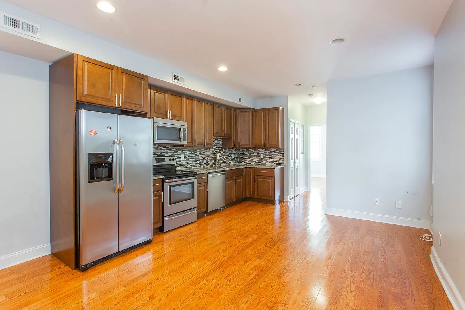 Philadlephia Apartment: 2534 Amber St