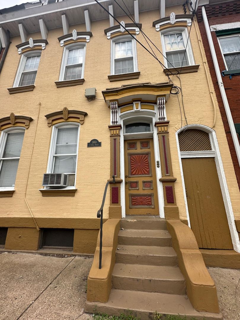 Pittsburgh Apartment: 100 S 13th St.