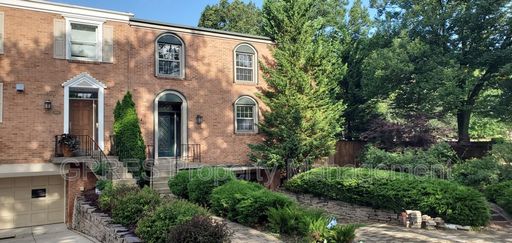 Renovated and Spacious Squirrel Hill Townhouse – photo 1