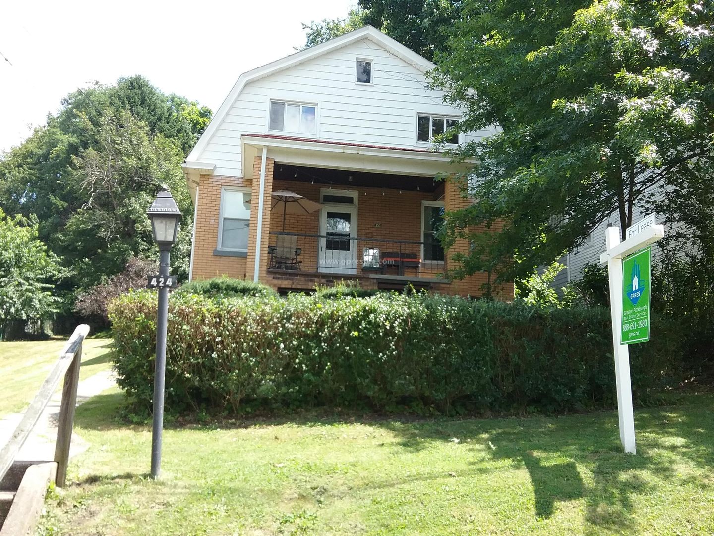 Oakmont Apartment: 424 7th St.