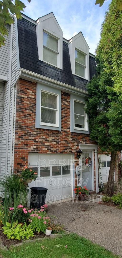 Tarentum House: 317 Garden Hill Dr.