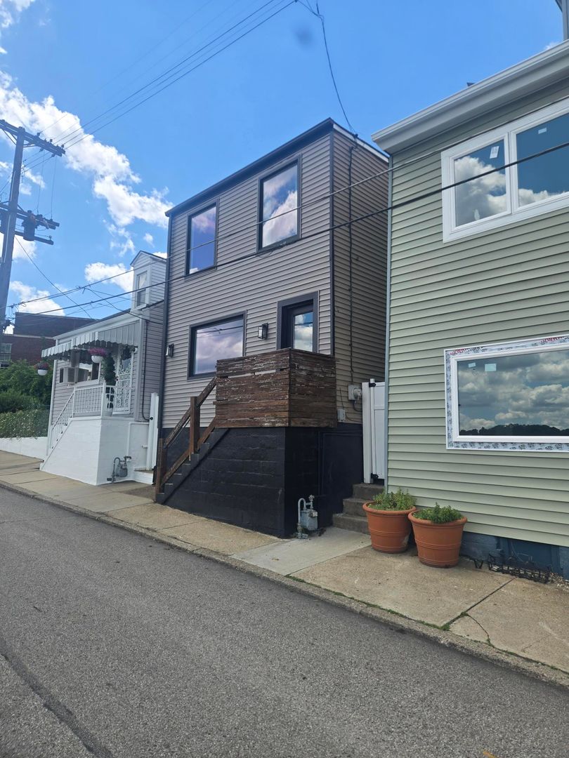 Pittsburgh House: 1308 Goettman St.,