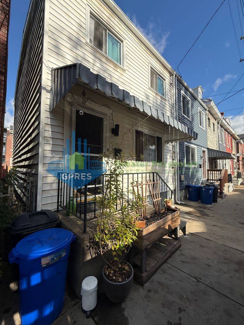 Pittsburgh House: 4833 Hatfield St.