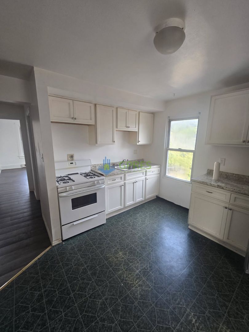 New Kensington Apartment: 641 Linden Ave