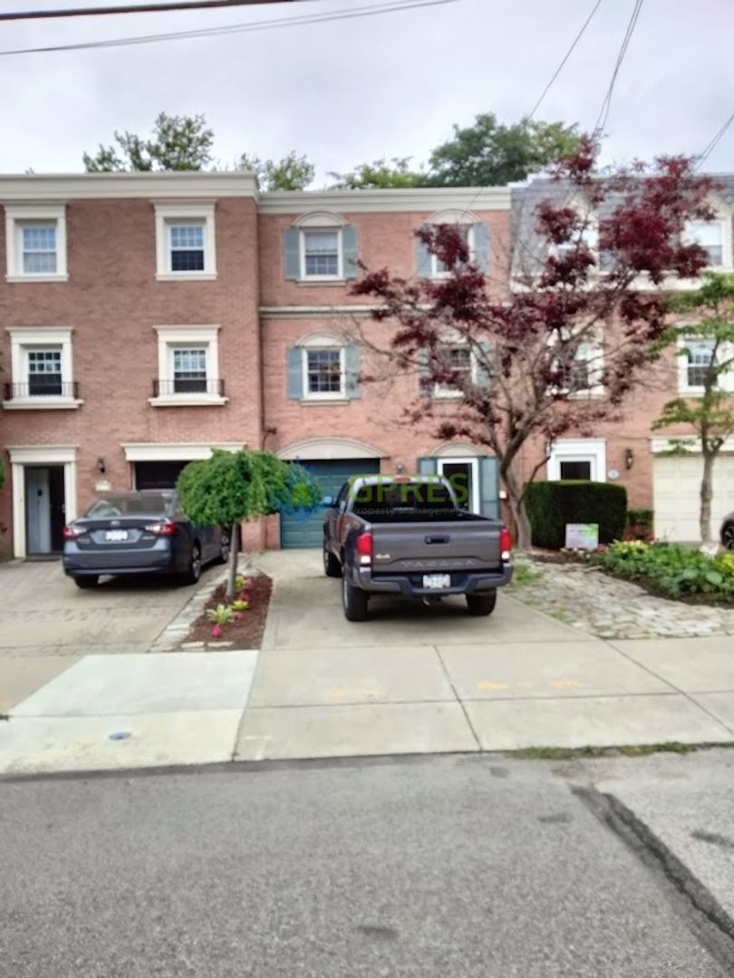 Pittsburgh House: 4721 Bayard St.