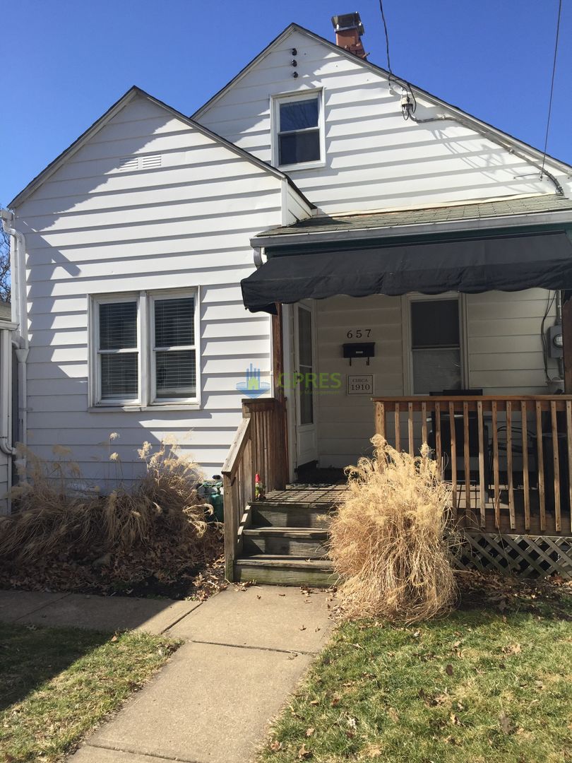 Oakmont House: 657 6th St.