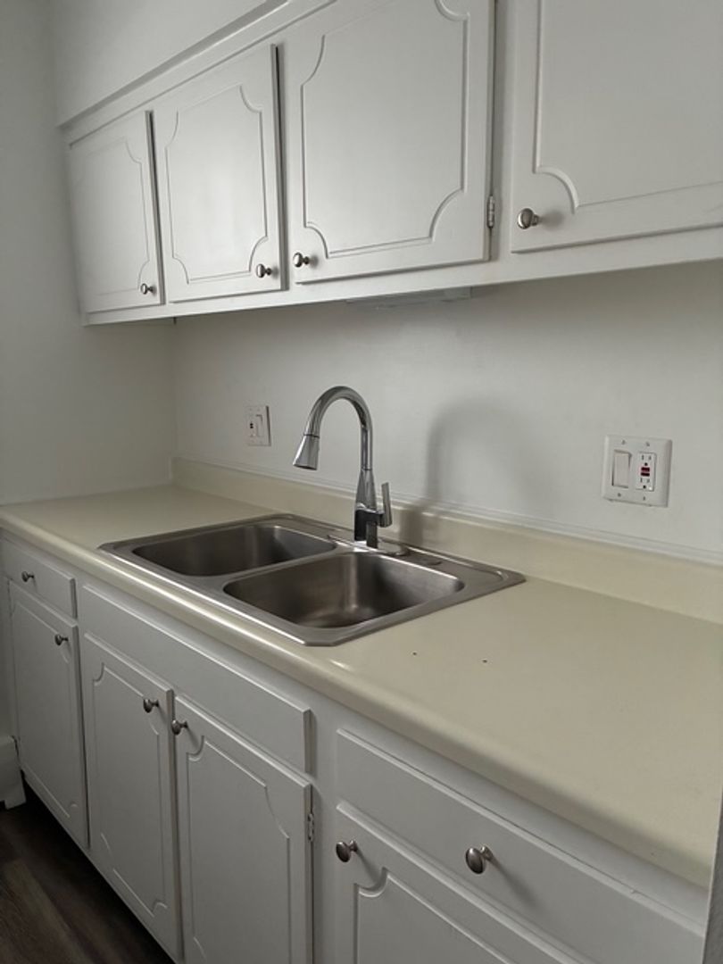 Kalamazoo Apartment: 318 N Sage St