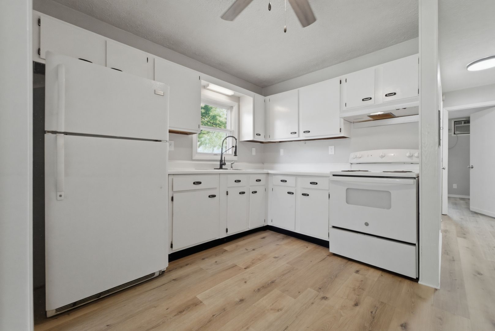 Hebron Apartment: 131-194 Sycamore Court