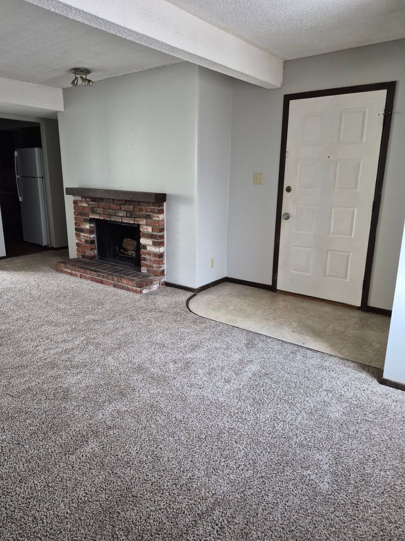 Topeka Apartment: 1618 SW Chelsea Dr