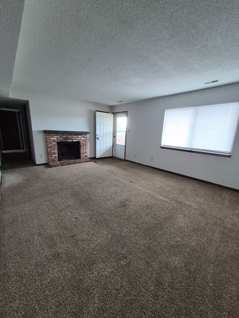 Topeka Apartment: 1618 SW Chelsea Dr