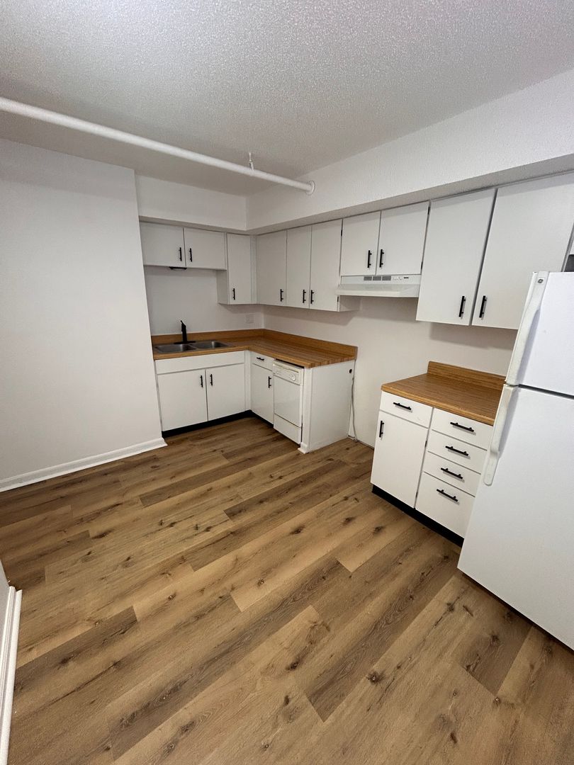 Riverside Apartment: 5133 NW Kalivas Circle