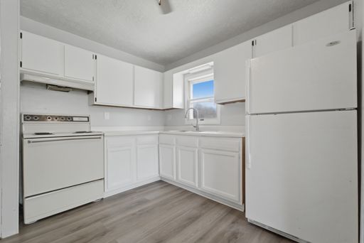 Newly Renovated 2-Bedroom Apartment in Quiet Hebron Neighborhood