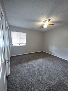 3 Bedroom, 2 Bathroom Unit / Newly Renovated- Hillsdale Apartments – photo 1