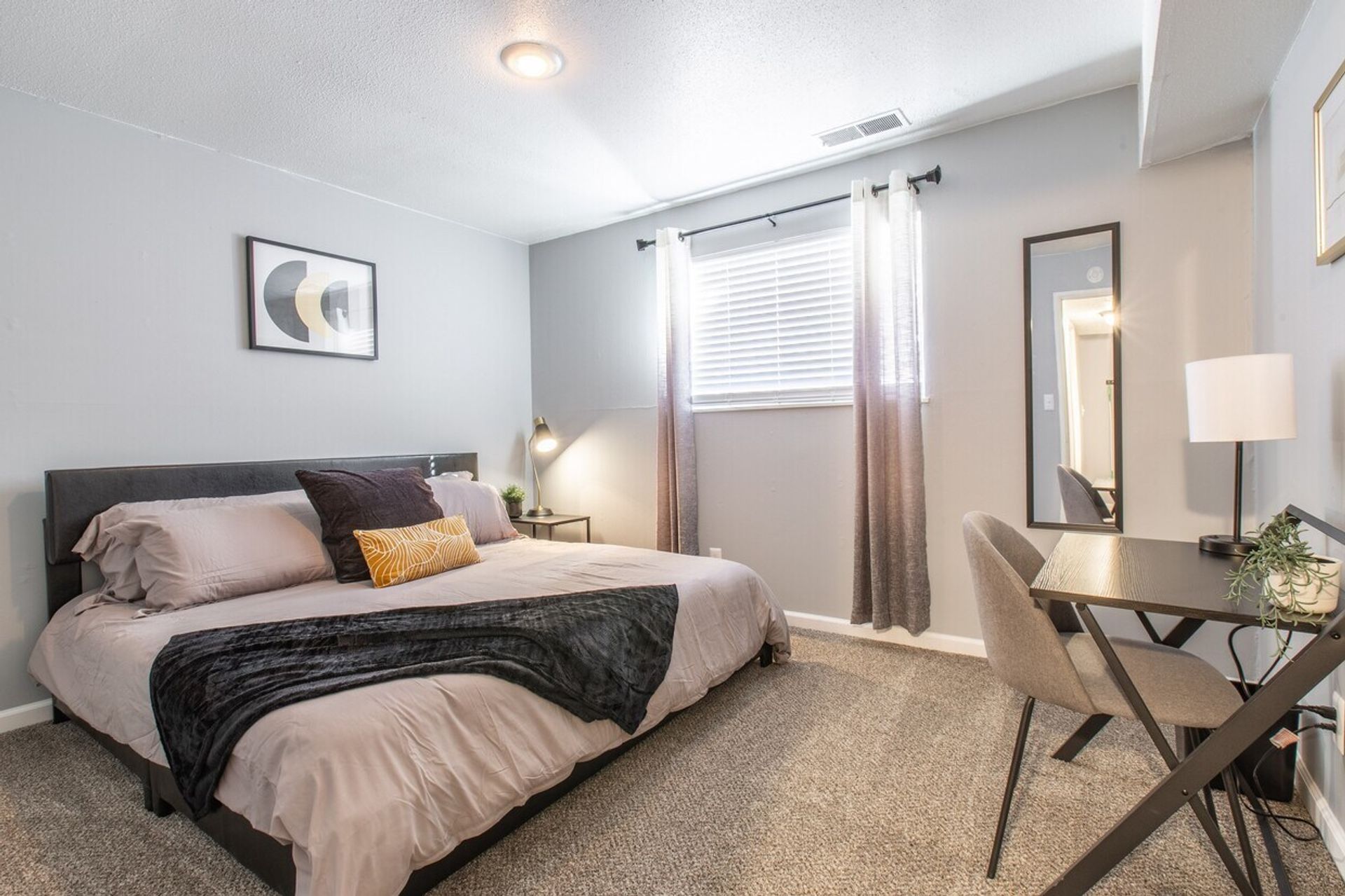 Riverside Apartment: 5133 NW Kalivas Circle