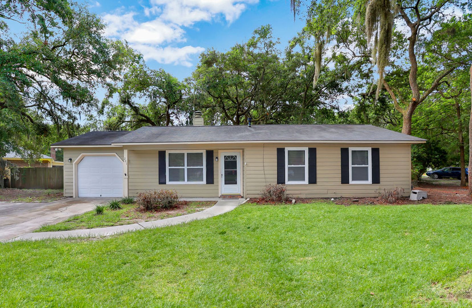 Savannah House: 201 Whittington Dr