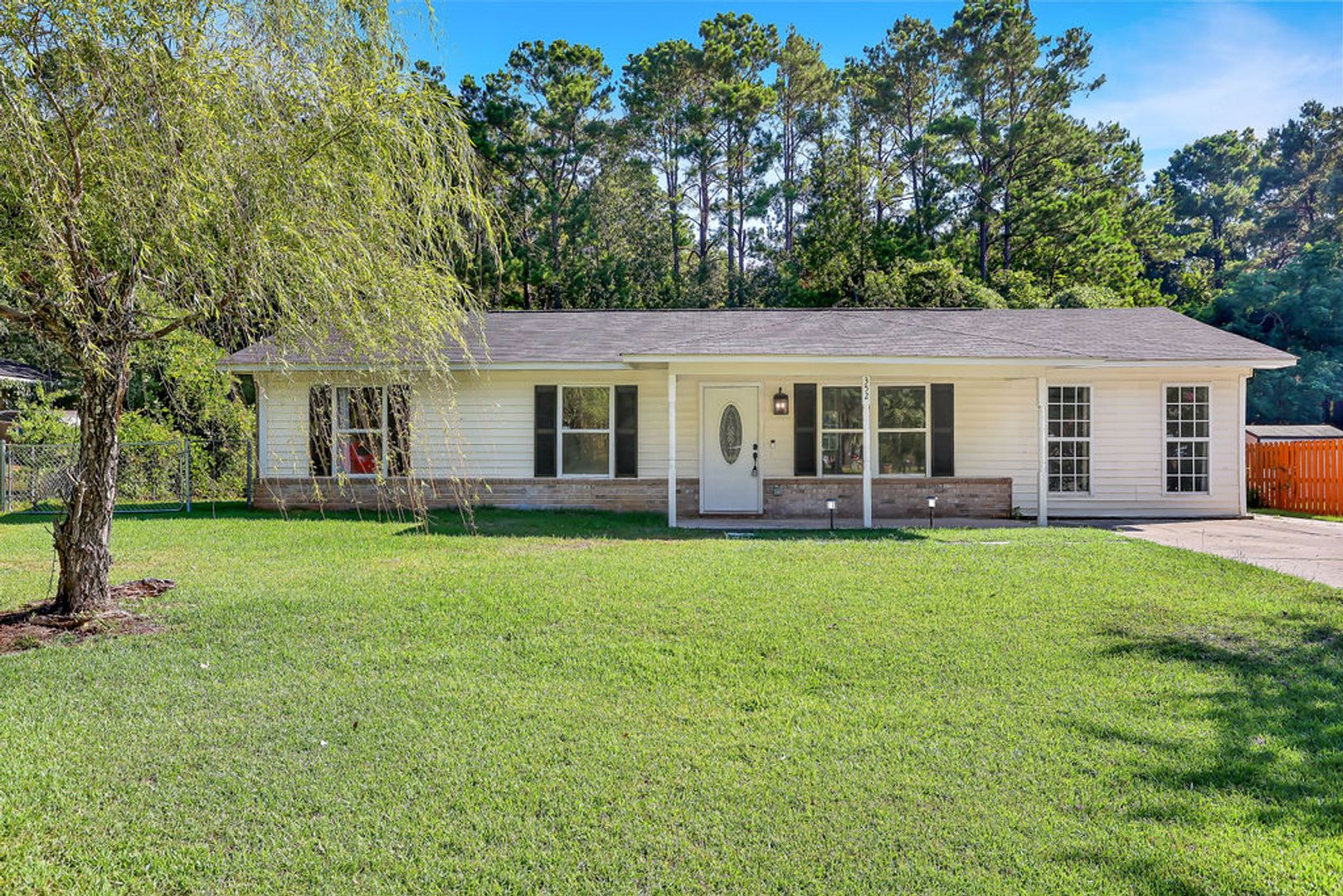 Pooler House: 352 Garden Acres Way