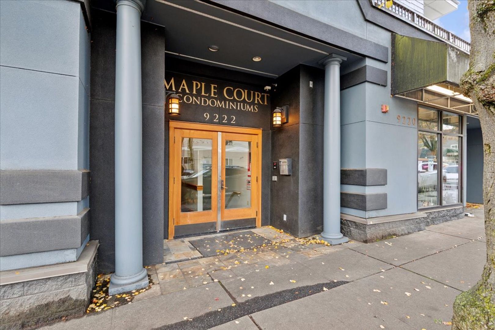 Seattle Condo: 9222 Roosevelt Way NE #302