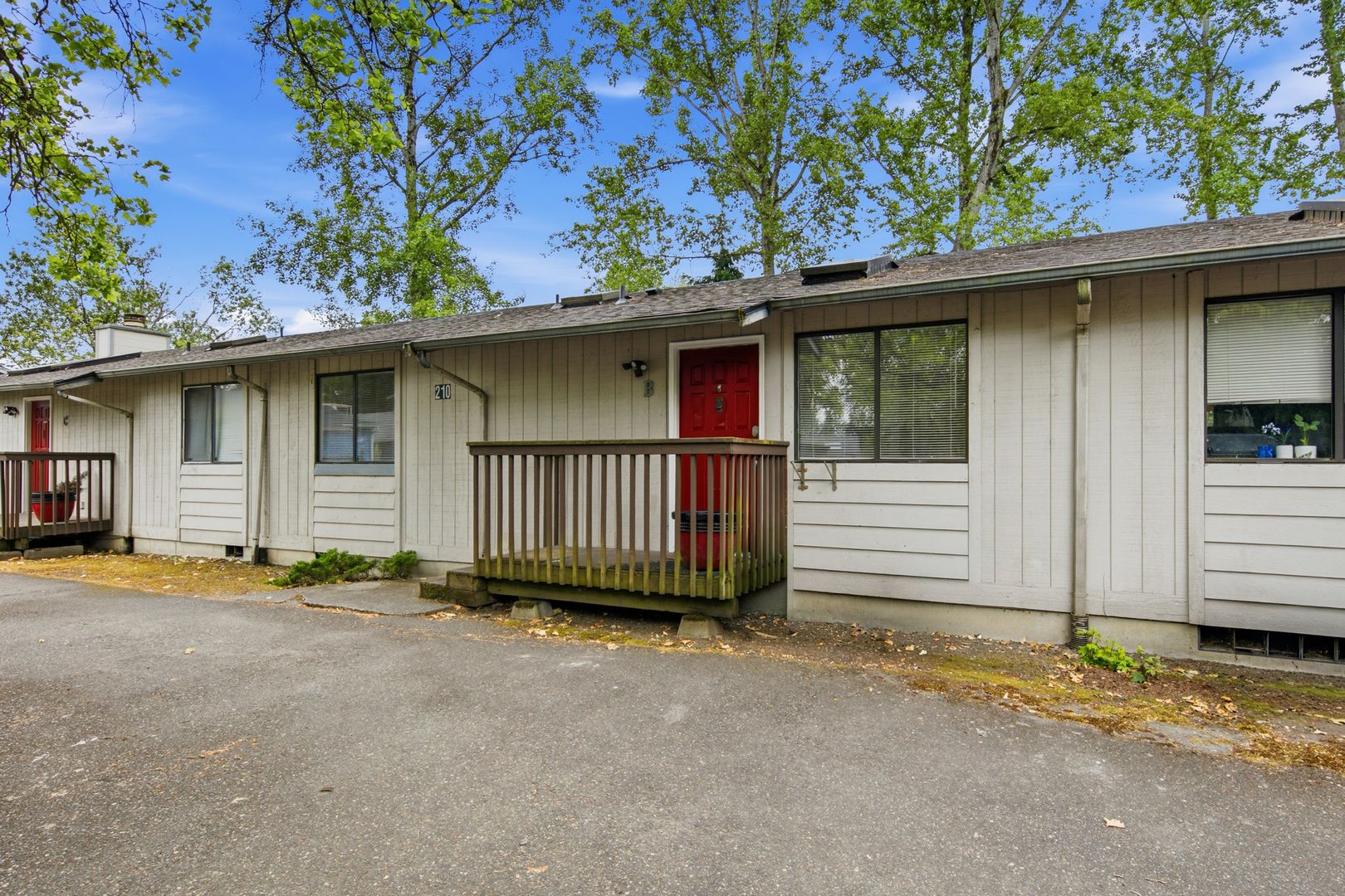 Tacoma Apartment: 210 E 36th Street