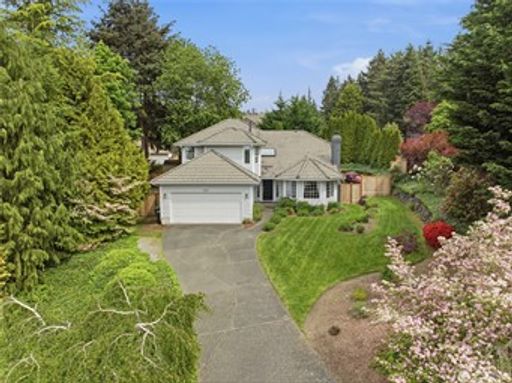 Light & Bright Steilacoom Gem