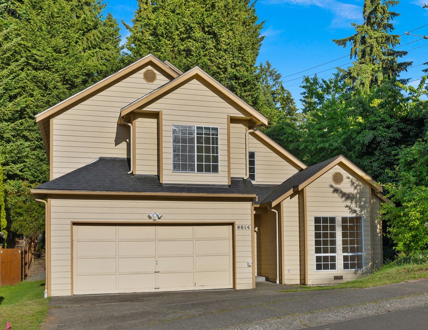 Bellevue House: 6814 119th Ave. SE