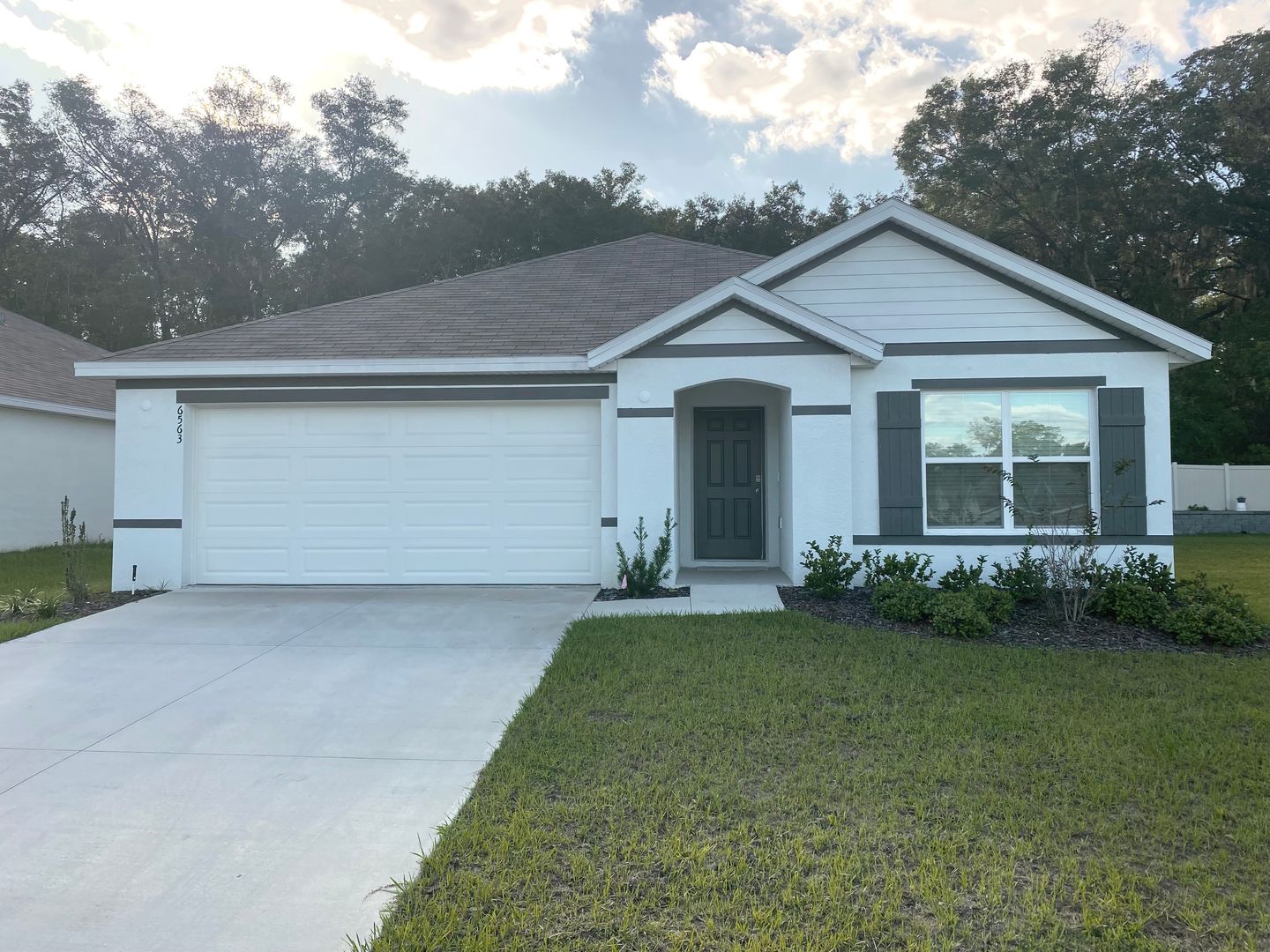 3/2 Home In Desirable Neighborhood!