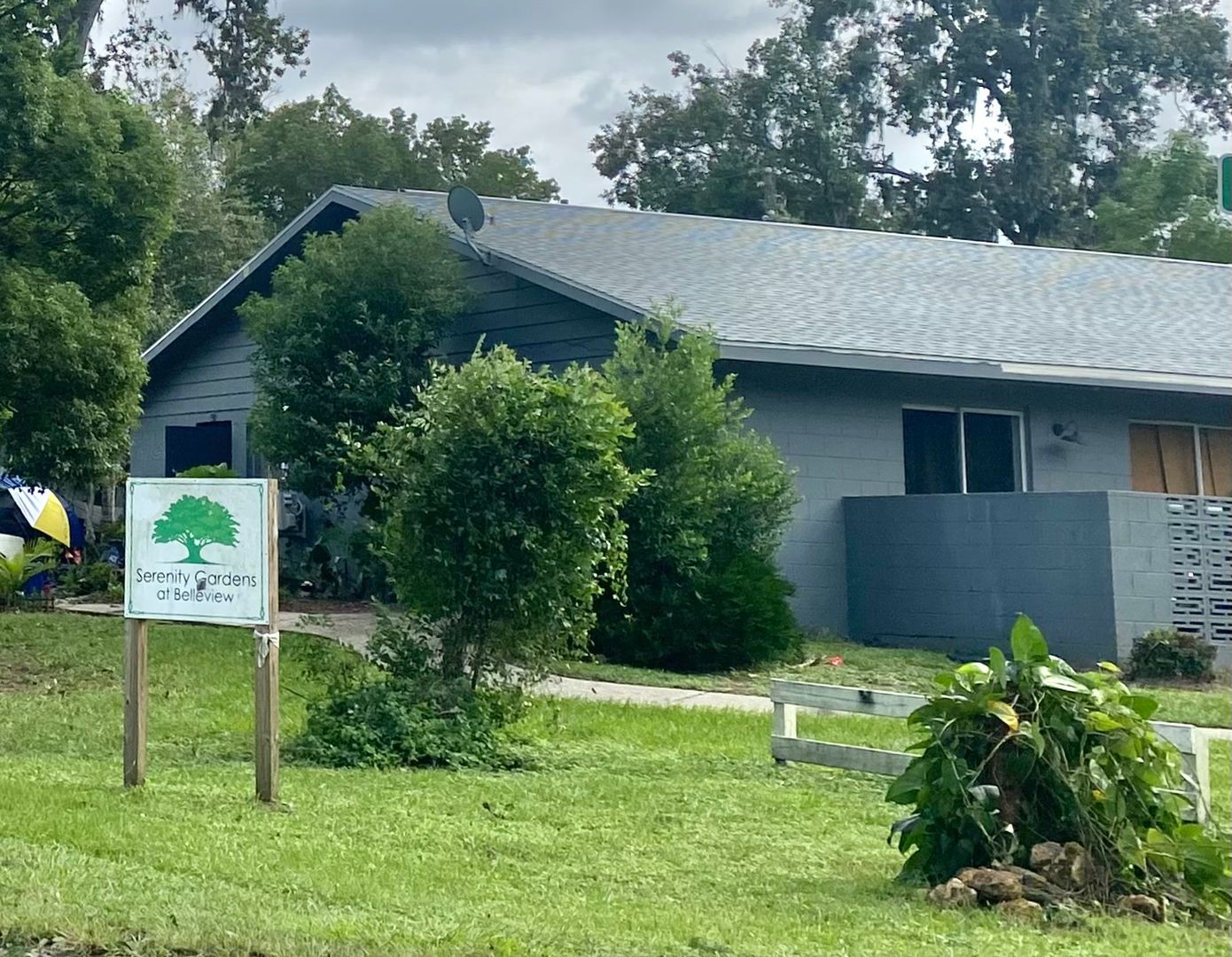 Belleview Apartment: SE Front Rd