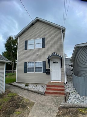 1 Bed 1 Bath Rental at 610 1/2 West 5th Street, 2nd Floor, Erie, PA – photo 1