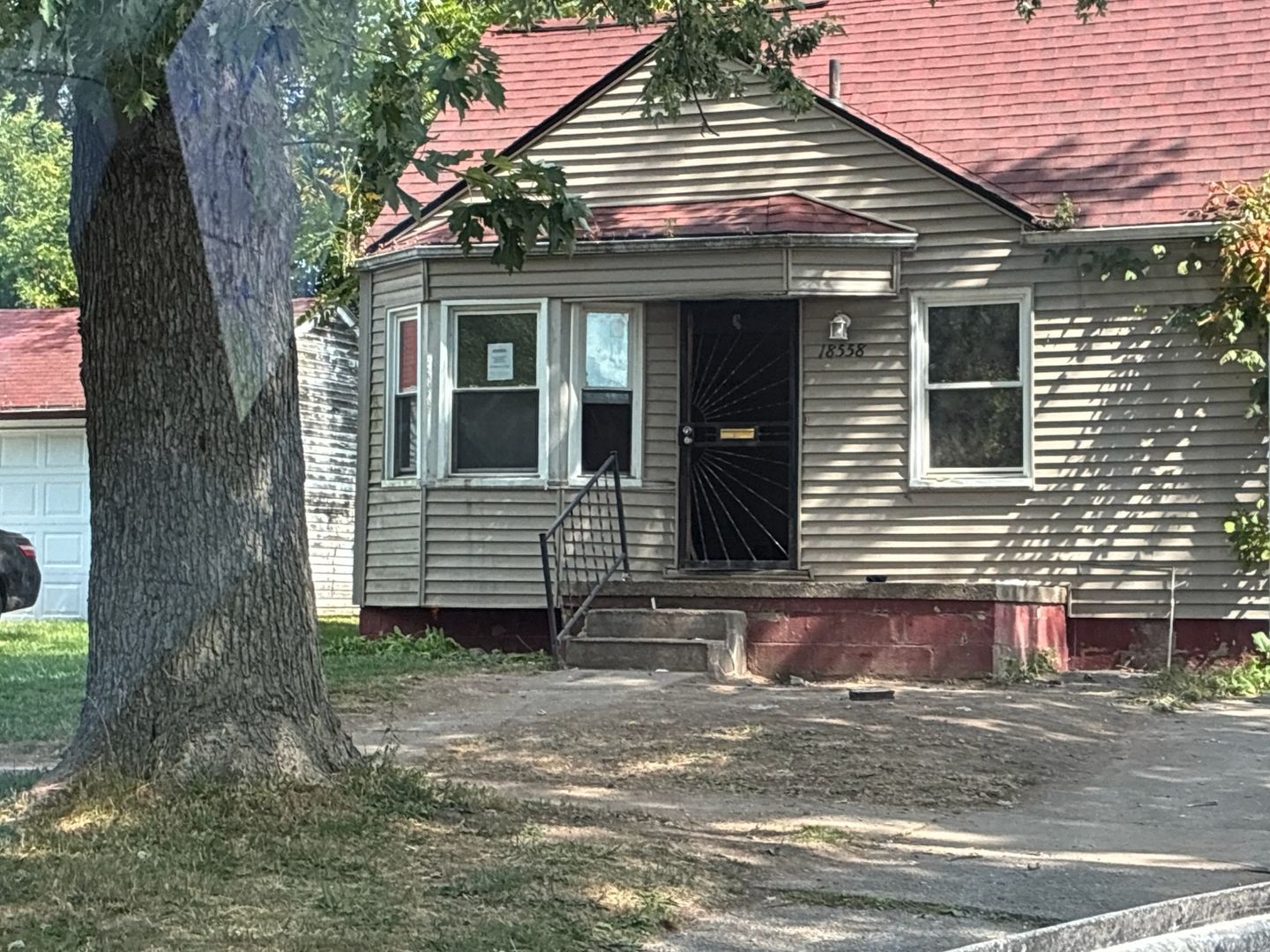 Detroit House: 18558 Riverview