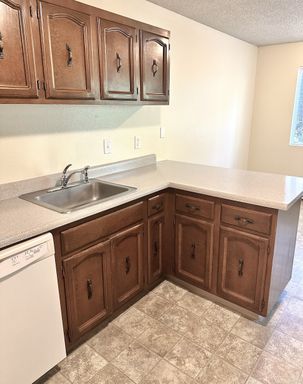 1st Month Free! Cozy 2 Bed/ 1 Bath Apartment in University Place $1,500/Mo.