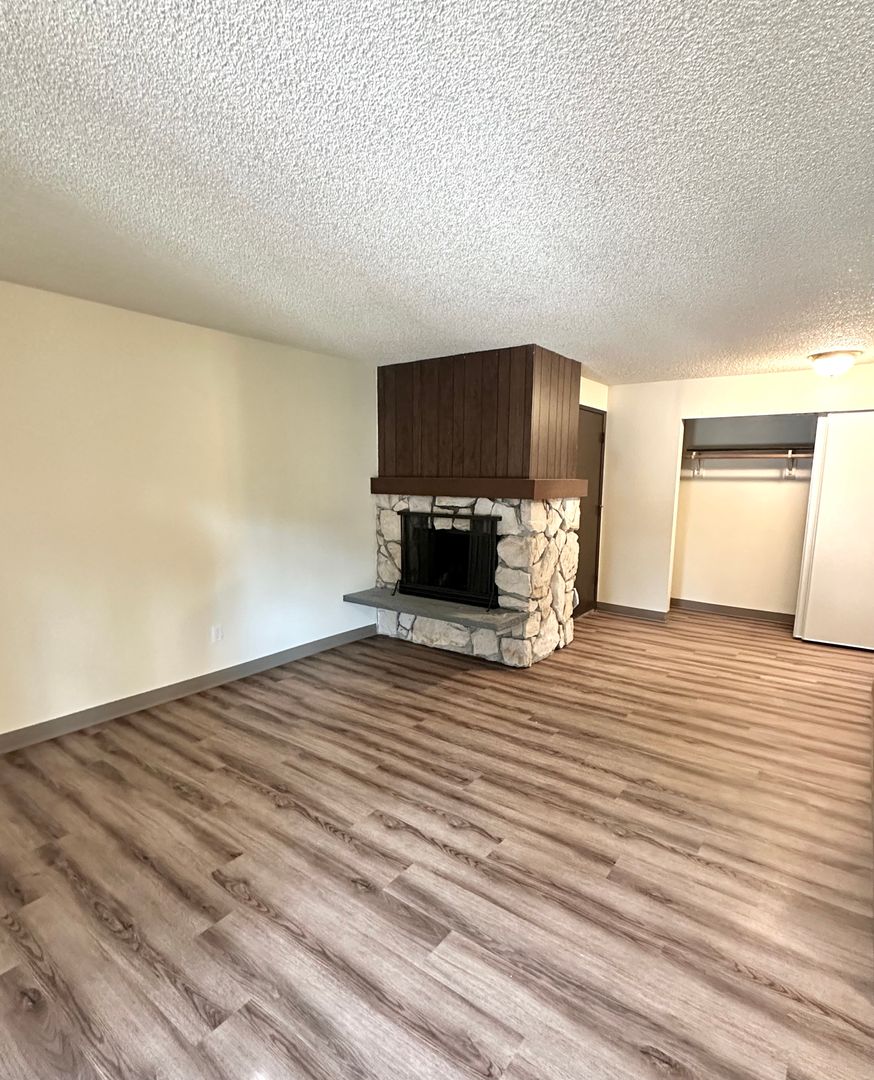 University Place Apartment: Boulder Park Apartments