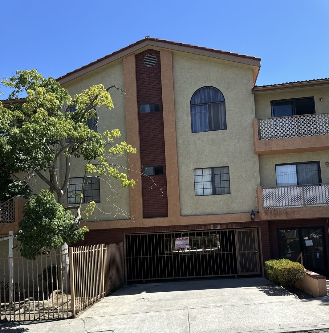 TUJUNGA Apartment: 7138 GREELEY ST