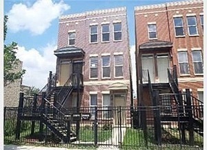 Chicago Apartment: 2122 W. Madison #3