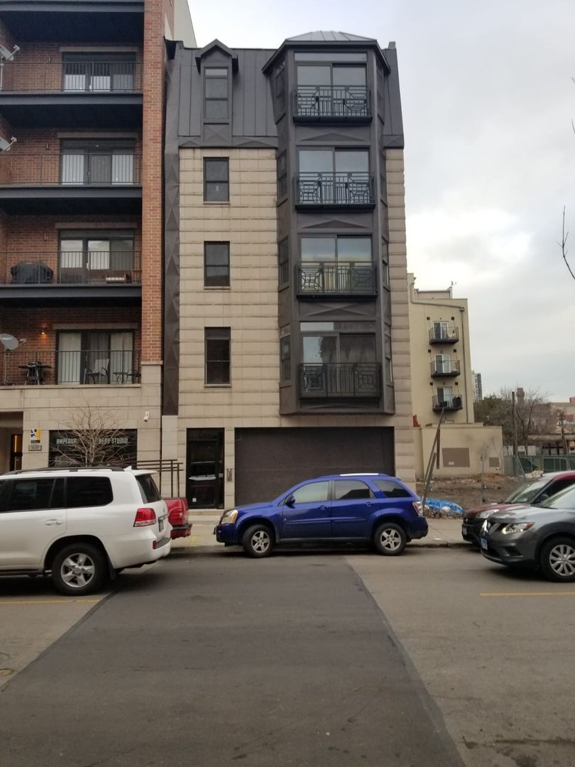 Chicago Apartment: 1427 N Sedgwick