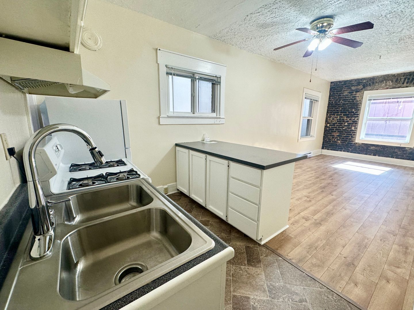 Portland Apartment: 1942 NW Pettygrove St.