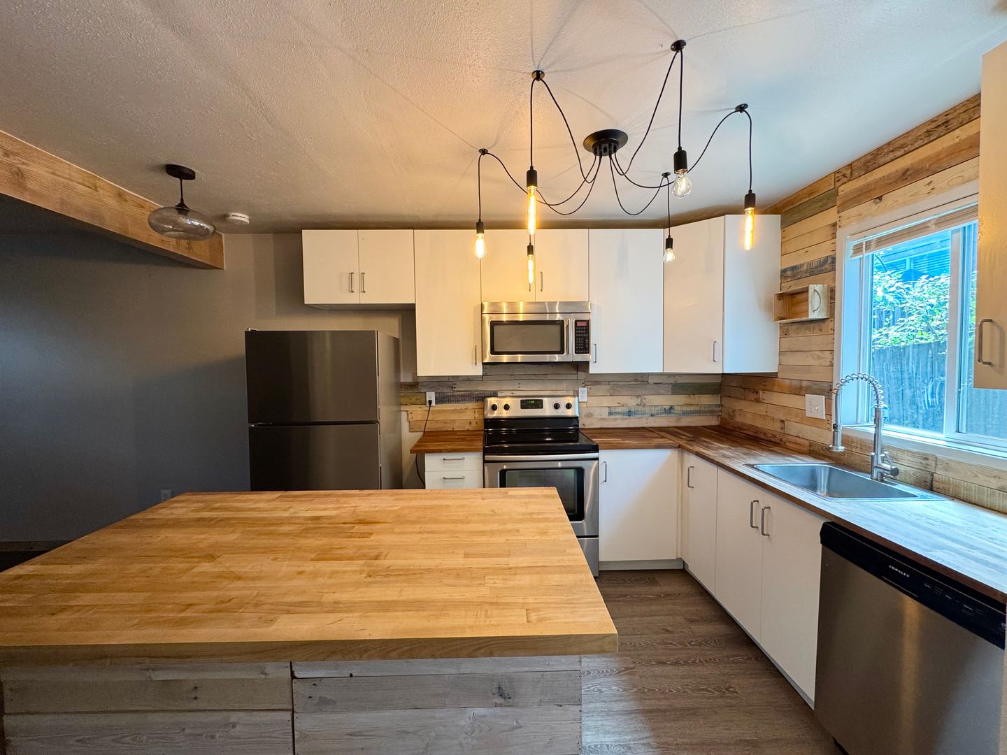 Portland Apartment: 7831-7837 SW 34TH Ave.