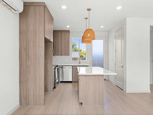 Bright & Modern 2BD/2.5BA Home with In-Unit Laundry! – photo 1