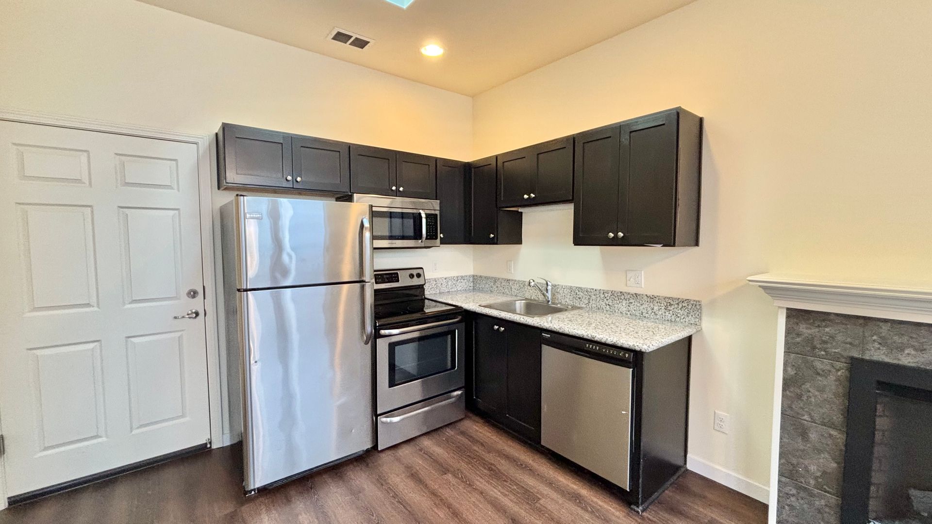 Portland Apartment: 4720 NE Glisan St.