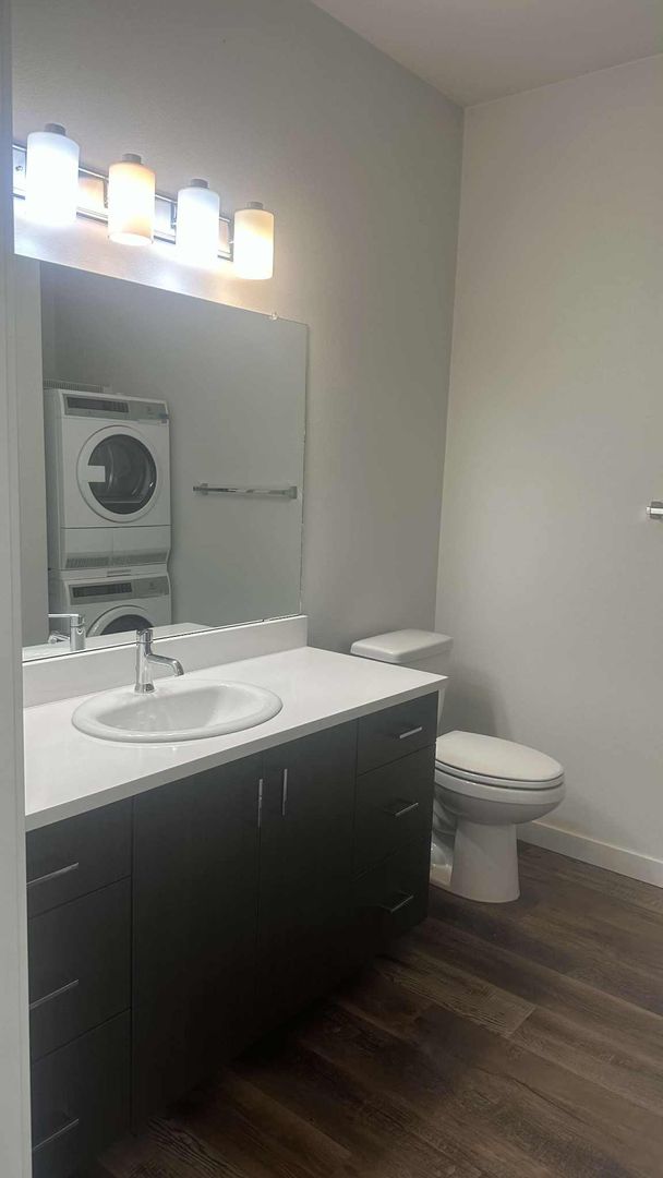 Portland Apartment: 7424 N. St. Louis Ave.