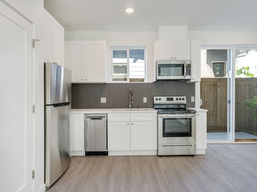 Chic & Cozy 1BR/1BA | Modern Finishes Apartment Available NOW! – photo 1