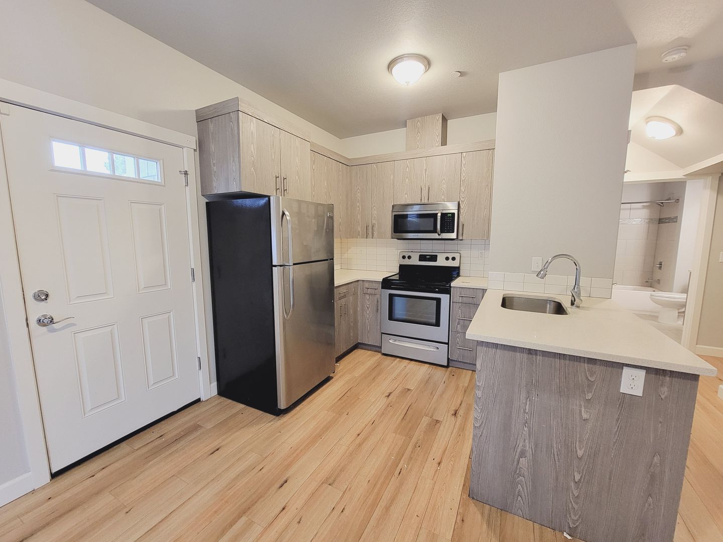 Portland Apartment: 424 NE Stafford St