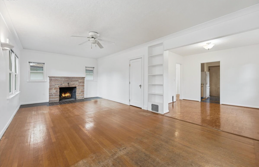 Discover Comfort & Charm in a Prime Location: 2BD/1B Single-Family Home! – photo 1