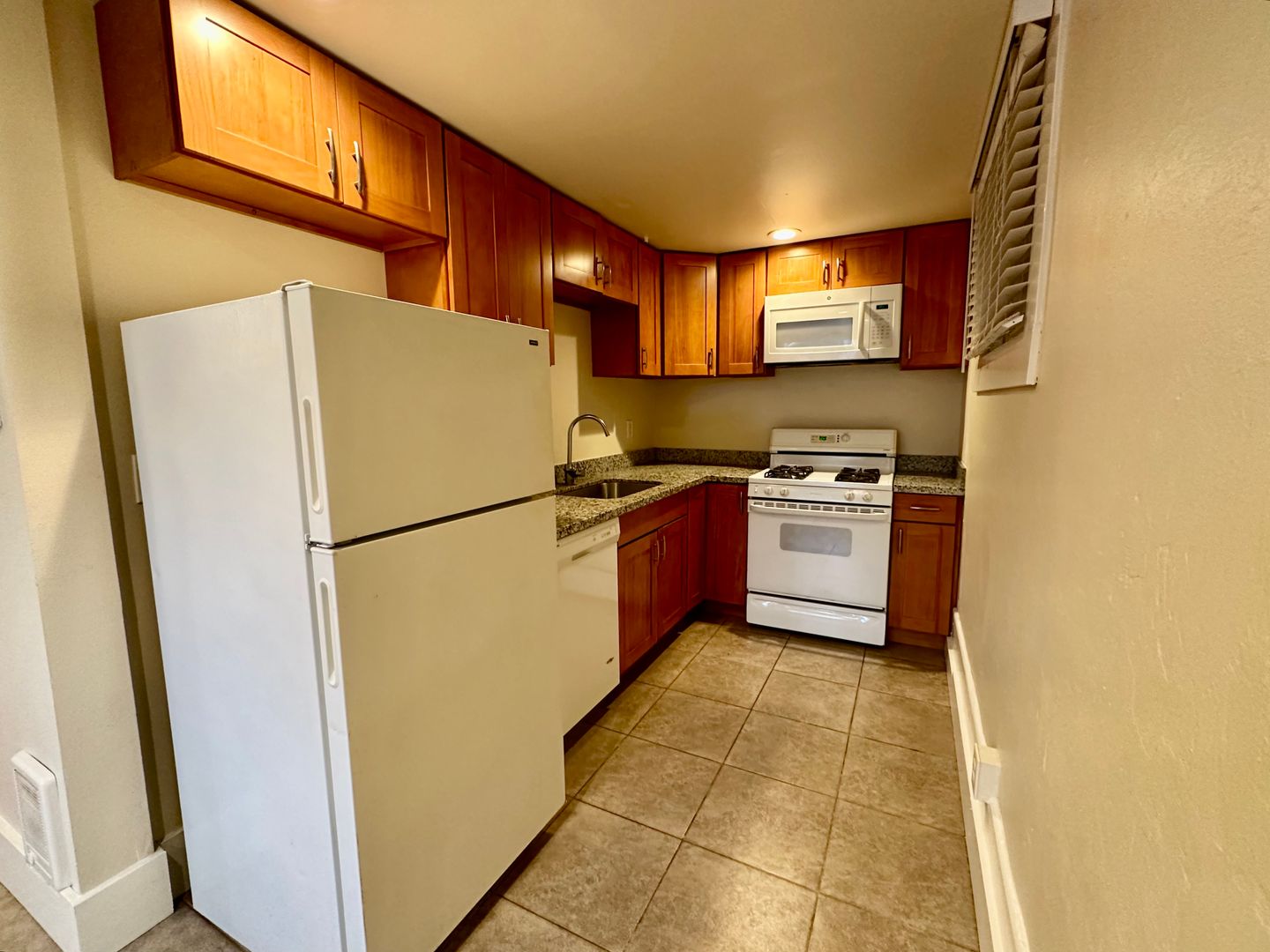 Portland Apartment: 1942 NW Pettygrove St.