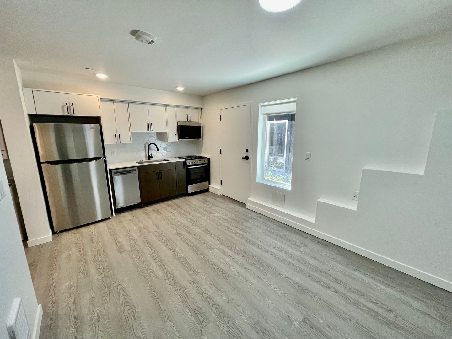 Portland Apartment: 3727 S. Hood Ave.