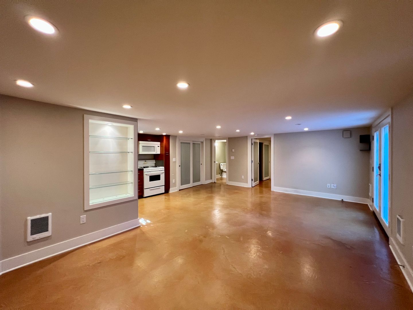 Portland Apartment: 3255 SE Madison St.