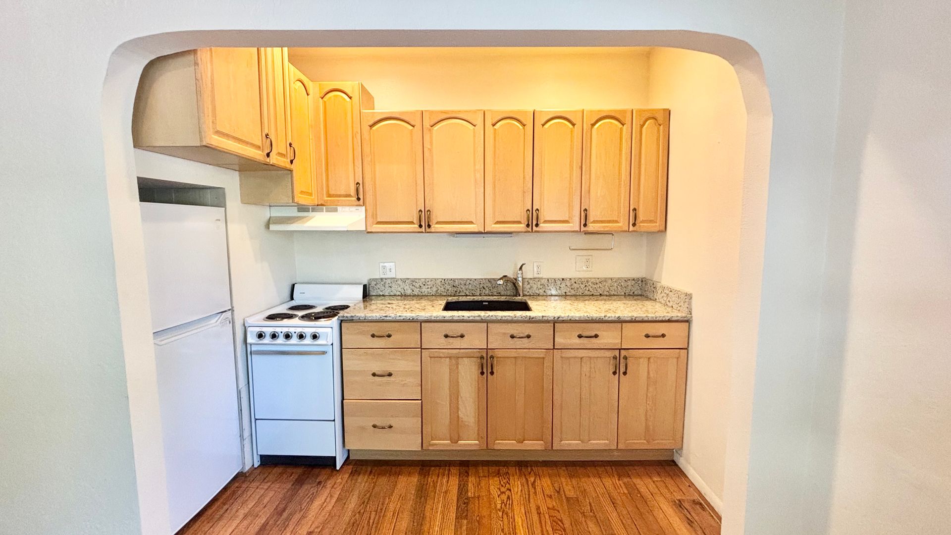 Portland Apartment: 236 SE 32nd Ave