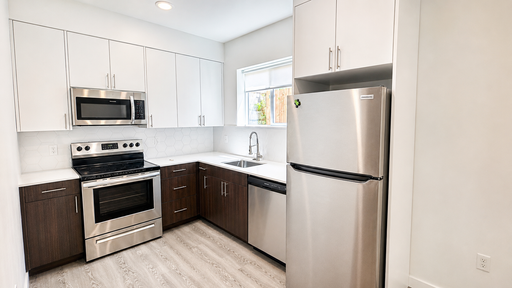 Spacious 2-Bedroom Living in the Heart of North Tabor – photo 1