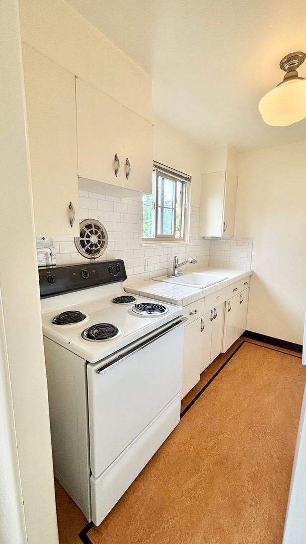 Portland Apartment: 815 SE 42nd Ave