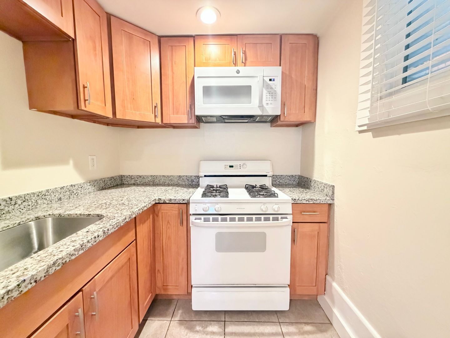 Portland Apartment: 1942 NW Pettygrove St.