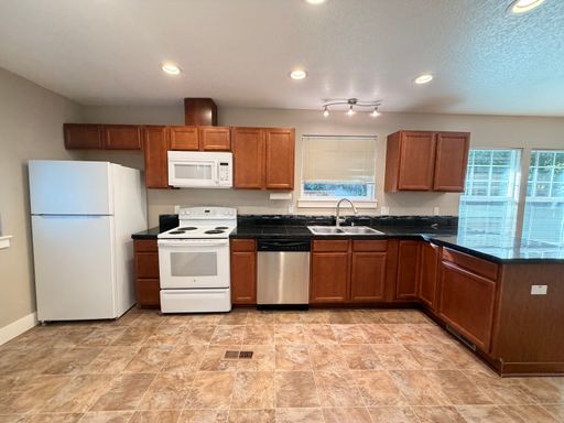 6822 S. Virginia Ave. , Portland, OR 97219