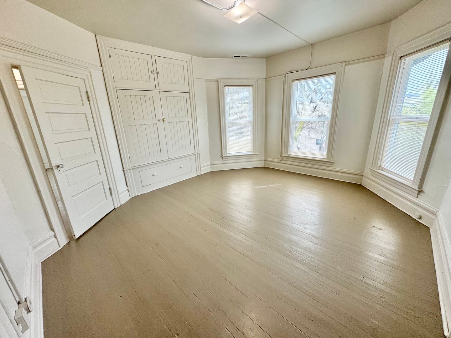 Portland Apartment: 2735 SE Clinton St.